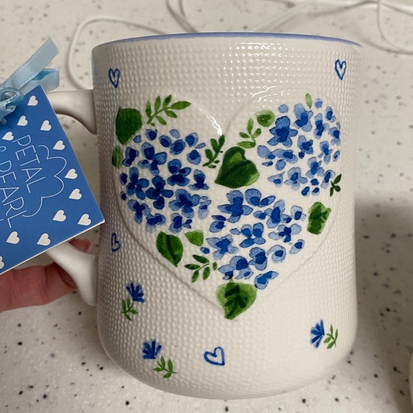 NWT.  Set of 2, Petal and Pearl, 24oz., ceramic mugs. - Picture 2 of 15